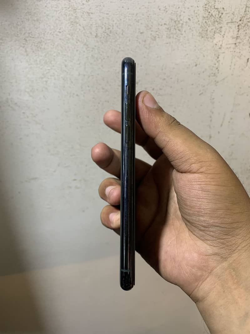 Apple iPhone 11 Pro 1