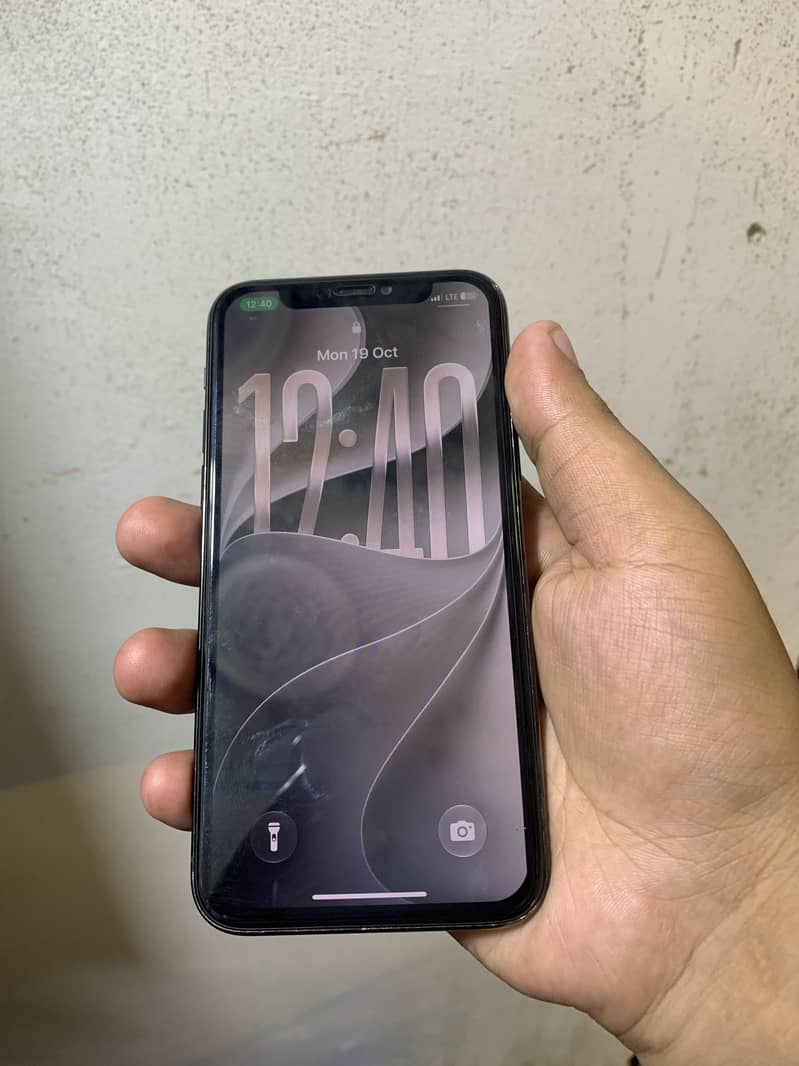 Apple iPhone 11 Pro 4