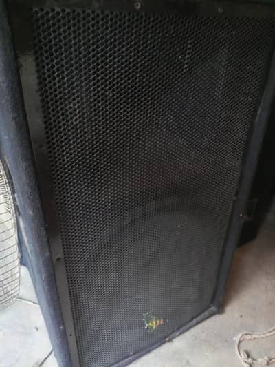 JBL spkar  ha 300 watt ka acha chalta