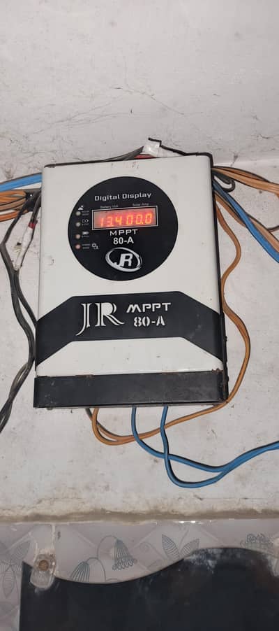 mppt charged cantroller 80amp or 2500 watt inverter