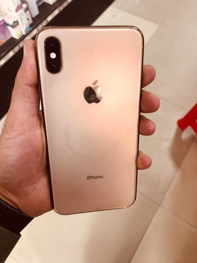 Apple iPhone XS Max 1