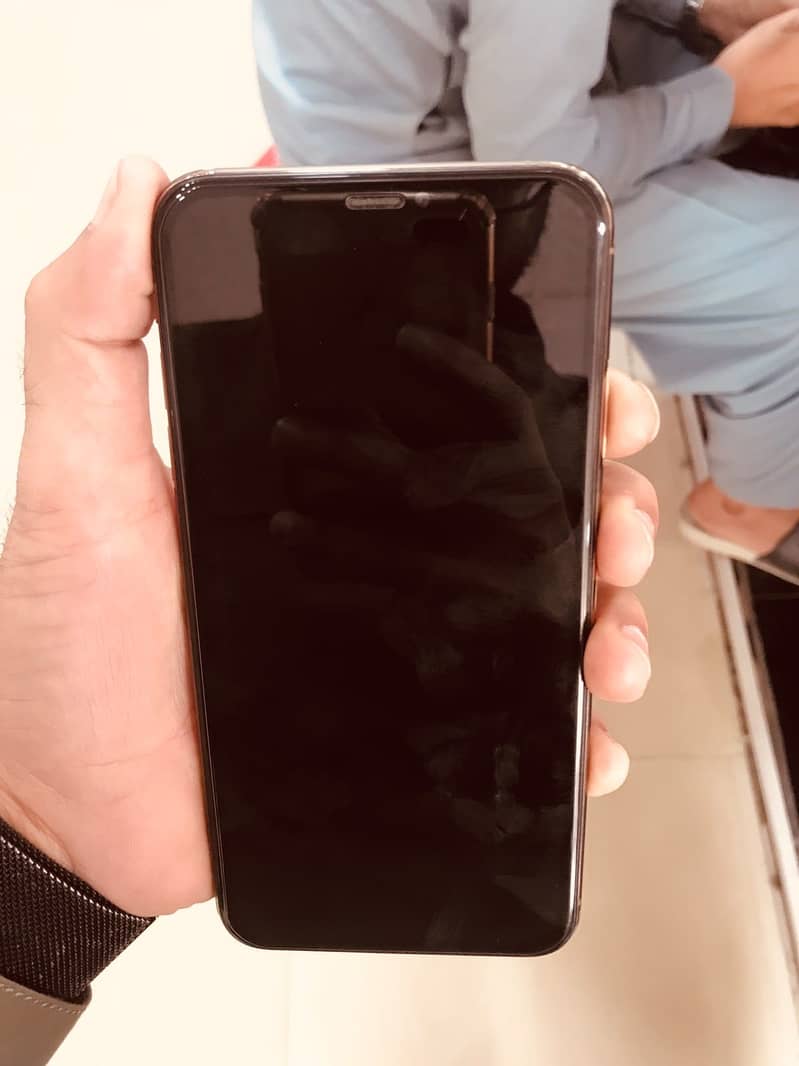 Apple iPhone XS Max 5