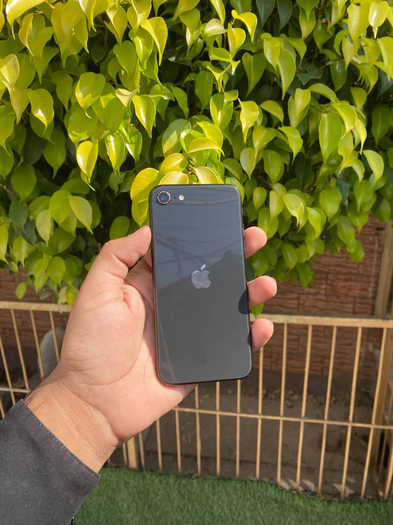 iPhone SE 2020 0