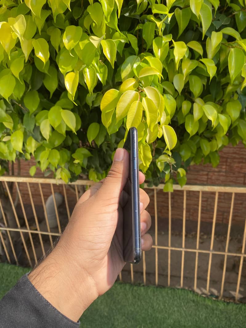 iPhone SE 2020 3