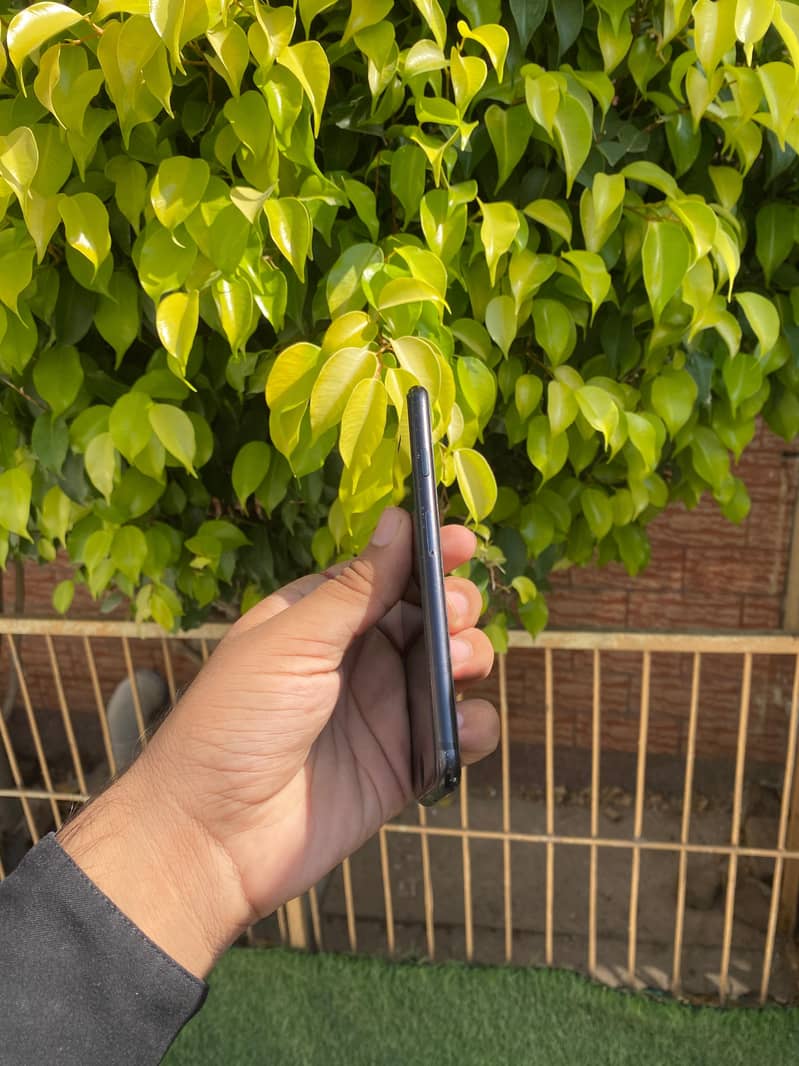 iPhone SE 2020 4