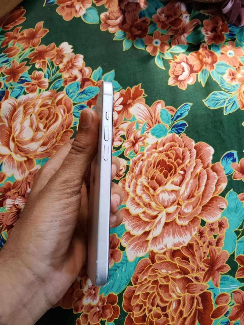 Apple iPhone 15 3