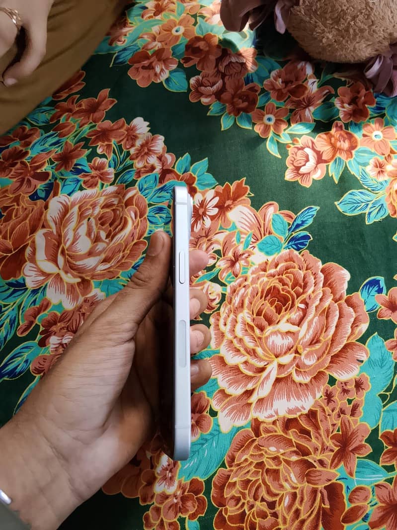 Apple iPhone 15 6