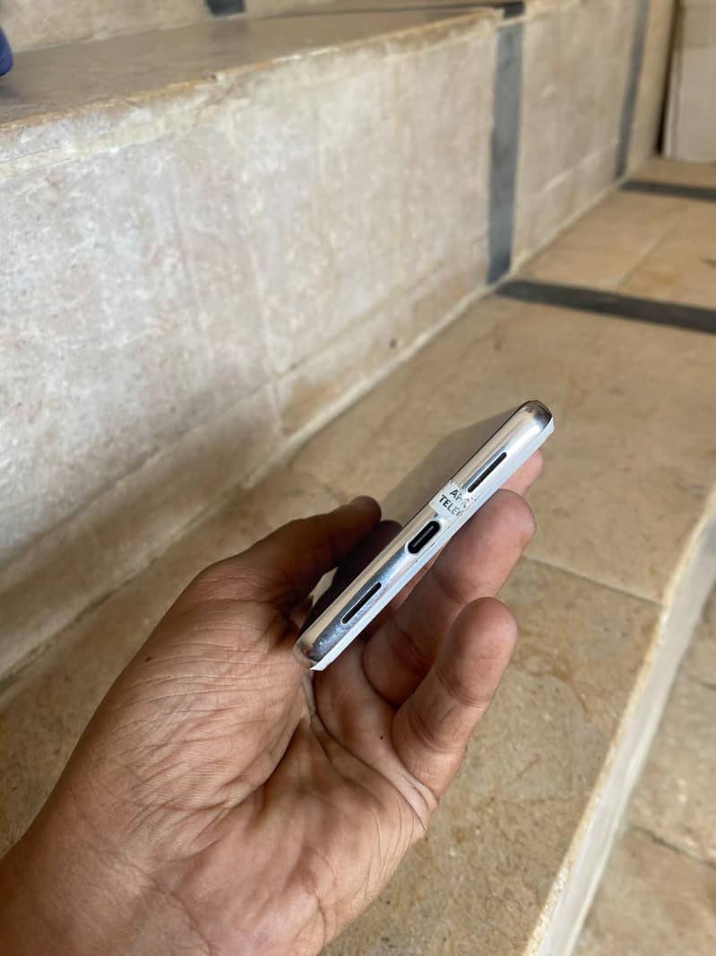 Google Pixel 7 Pro 12/128  With 30w Fast Charger 2