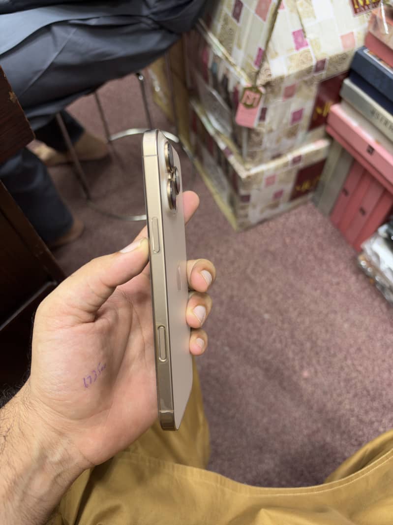 Apple iPhone 16 Pro Max 5