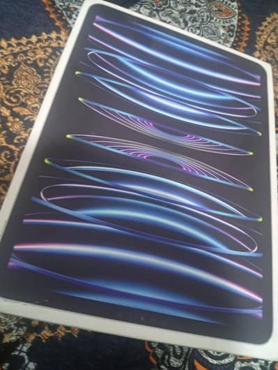 ipad m2 128 GB 9/10 with original box and charger
