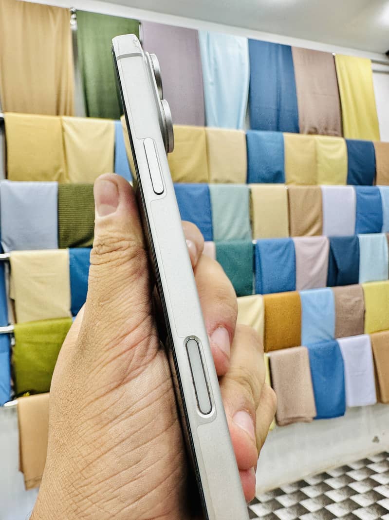 Apple iPhone 17 Pro Max 1