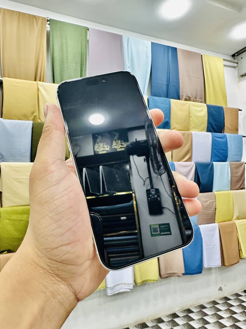 Apple iPhone 17 Pro Max 4