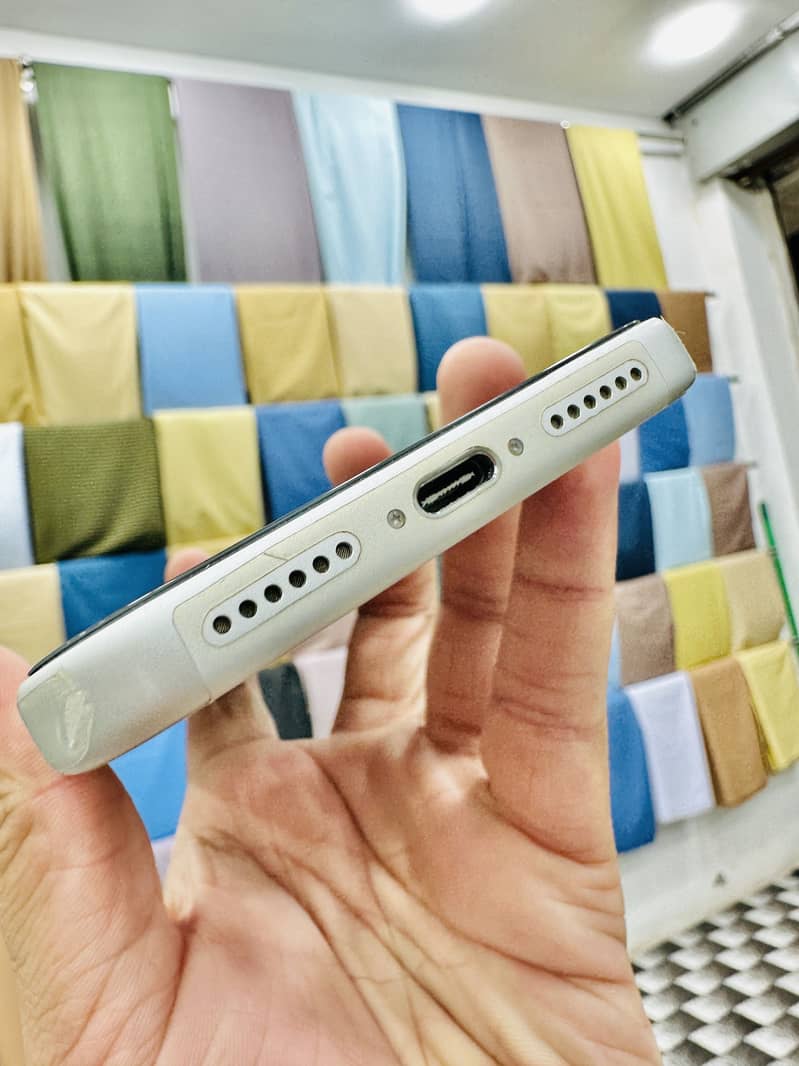 Apple iPhone 17 Pro Max 5