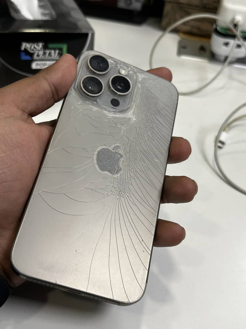 Apple iPhone 15 Pro Max 10