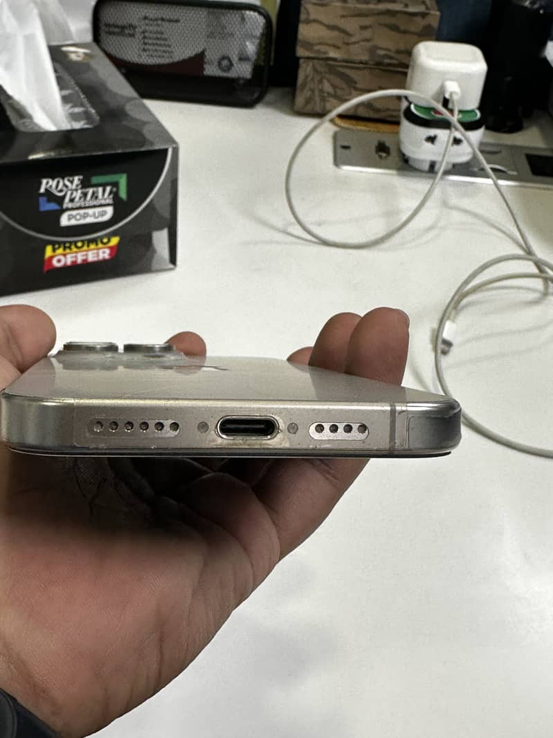 Apple iPhone 15 Pro Max 4