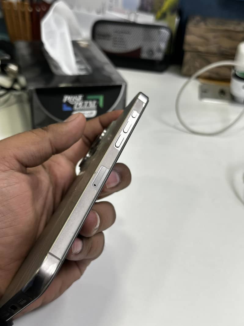 Apple iPhone 15 Pro Max 7