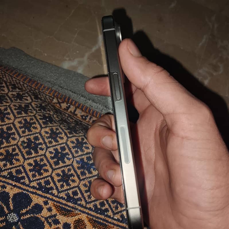 Apple iPhone 15 Pro 1