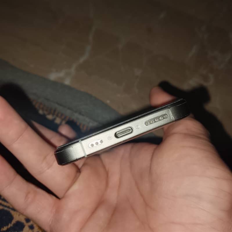 Apple iPhone 15 Pro 4