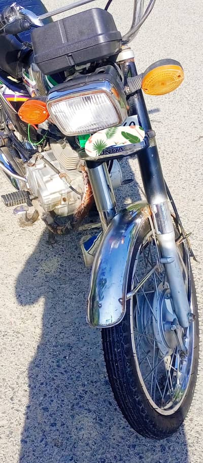Honda 125 CG black colour 2016 model Jo bilkul original hai 2013 ka