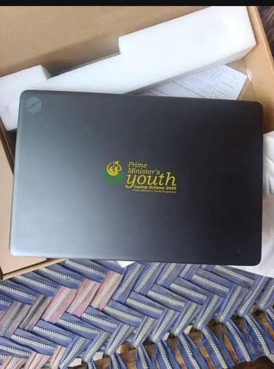 PM laptop new box