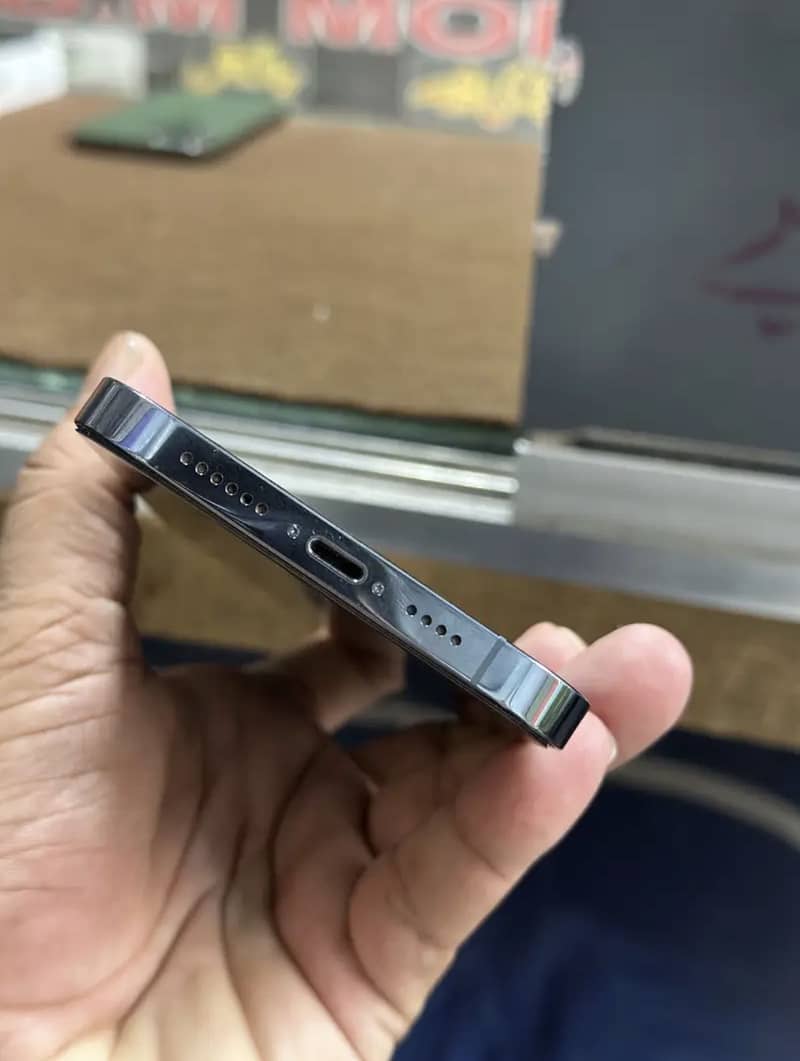 Apple iPhone 13 Pro Max 1
