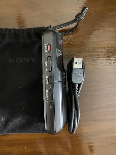 SONY digital voice recorder with original carrier pouch