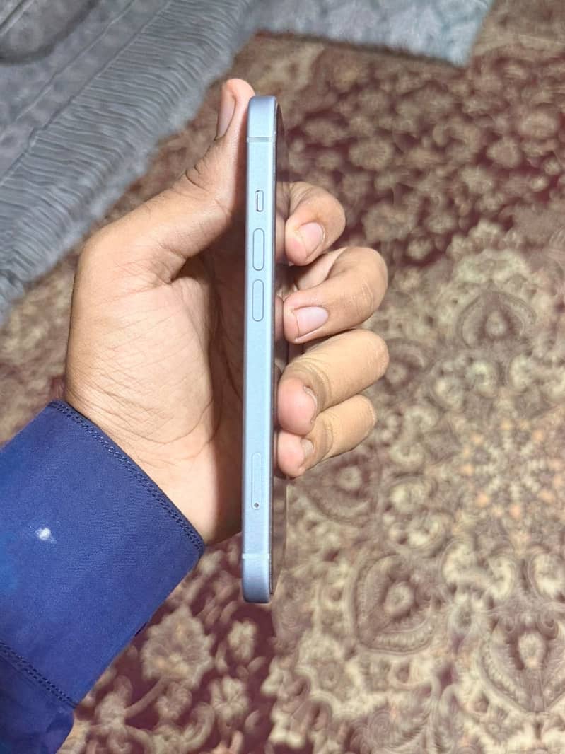 Apple iPhone 15 6