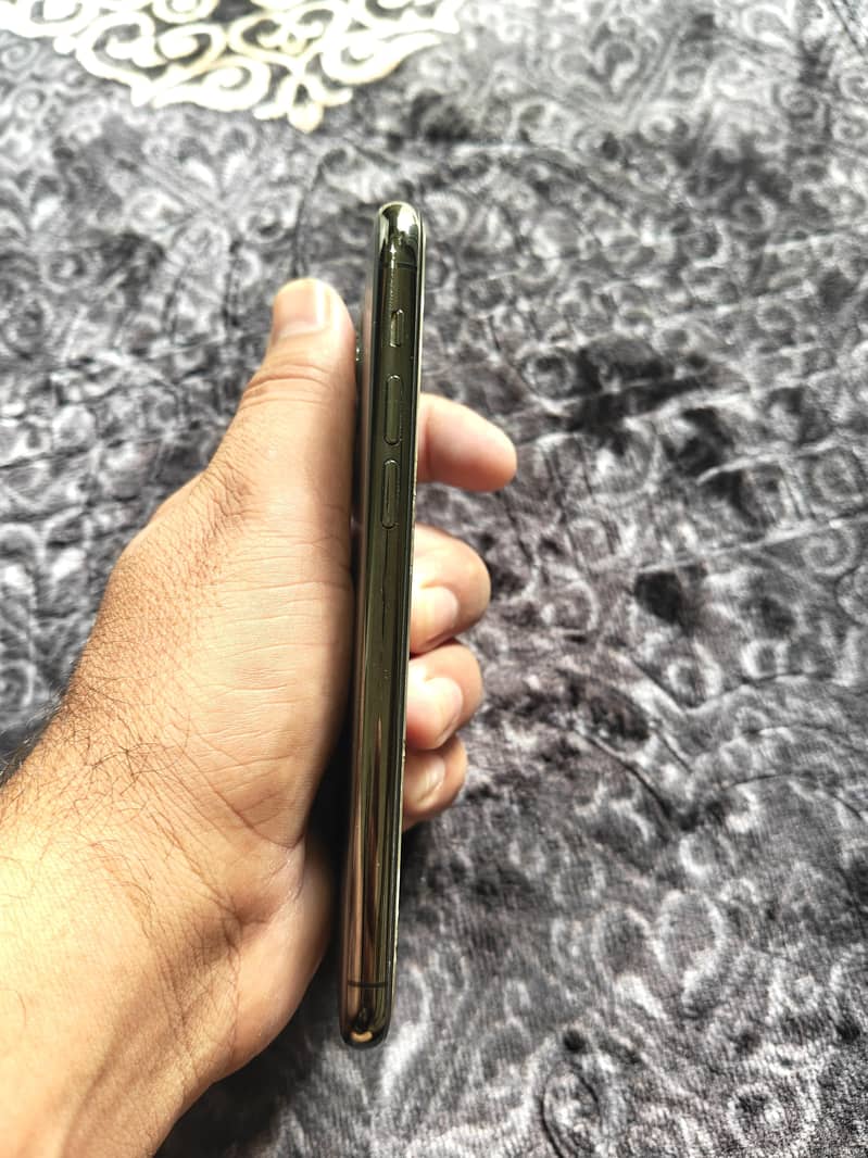 Apple iPhone 11 Pro 1