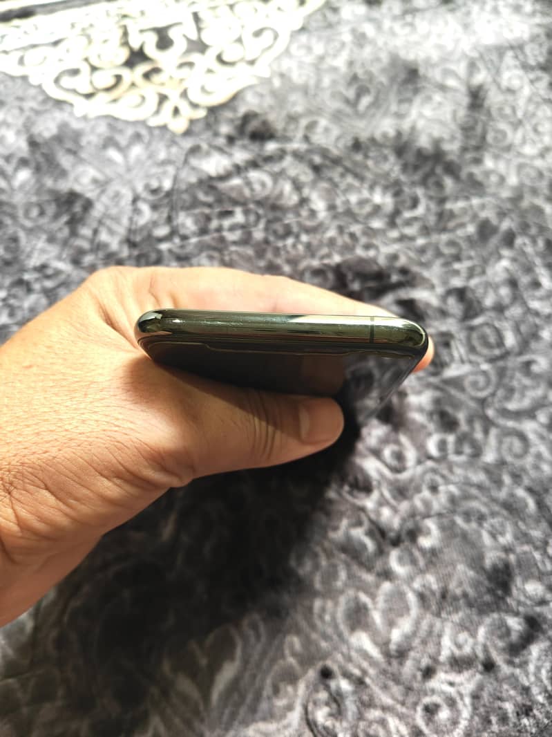 Apple iPhone 11 Pro 2