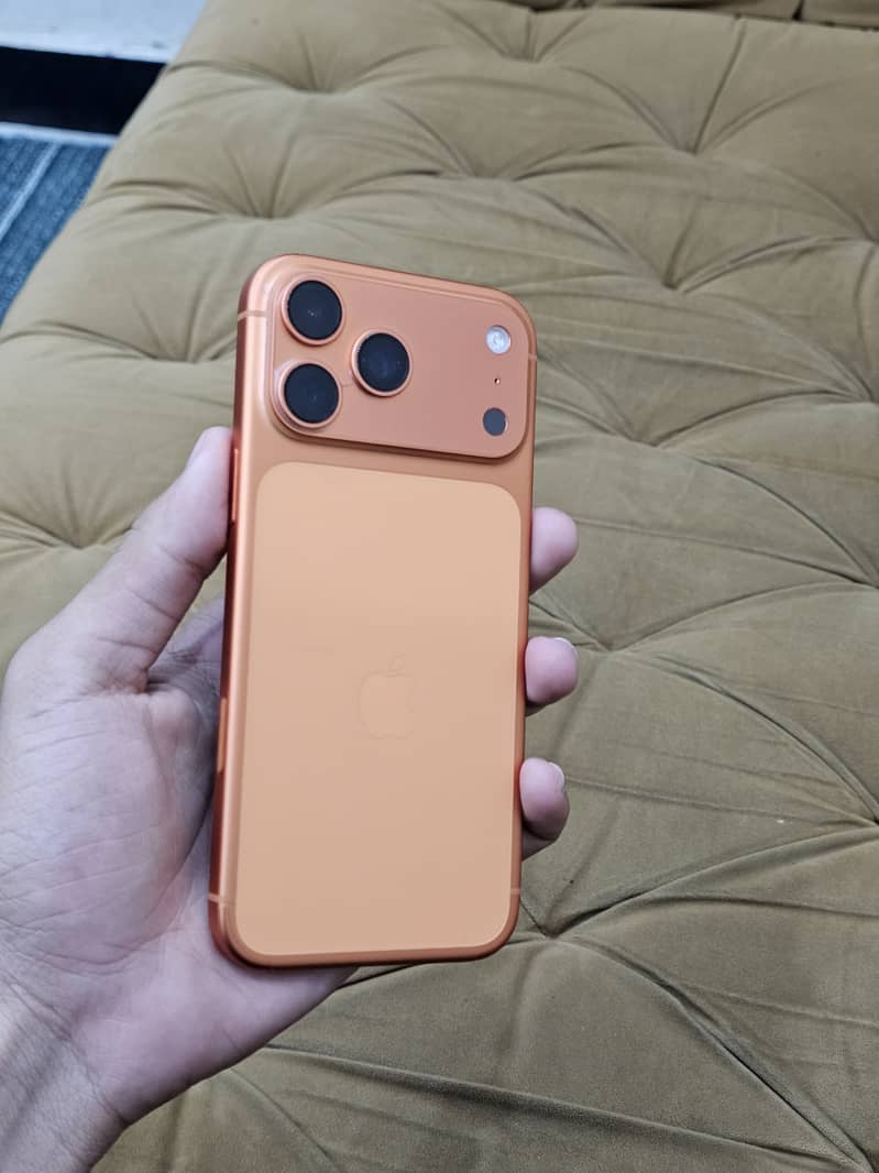 Apple iPhone 17 Pro Max 4