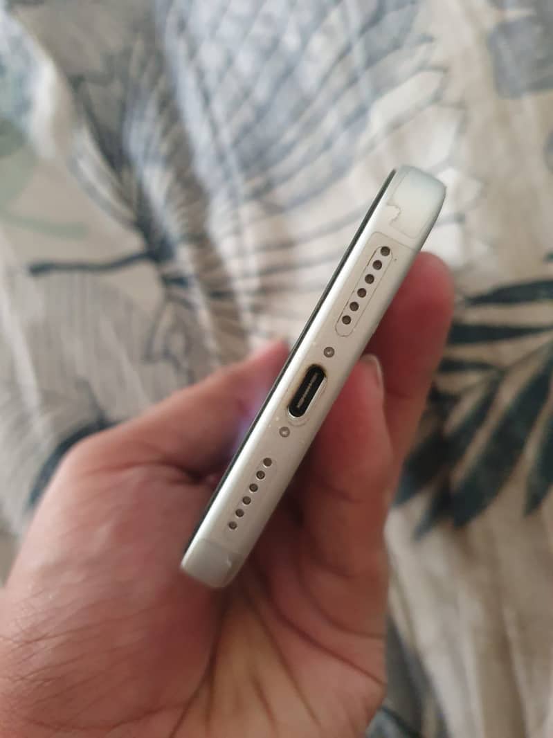 Apple iPhone 17 Pro Max 4