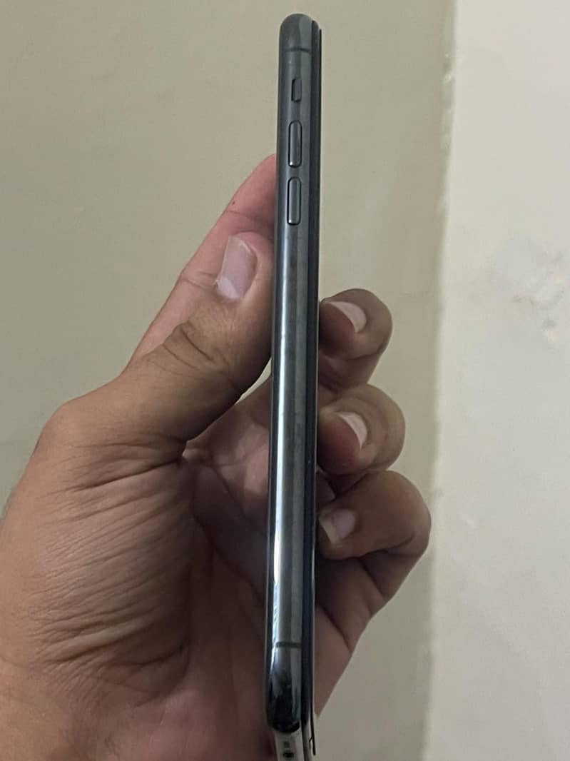 Apple iPhone 11 Pro Max 1