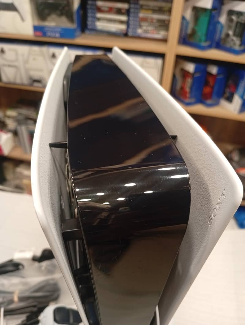 ps5 slim UK model 2016 2