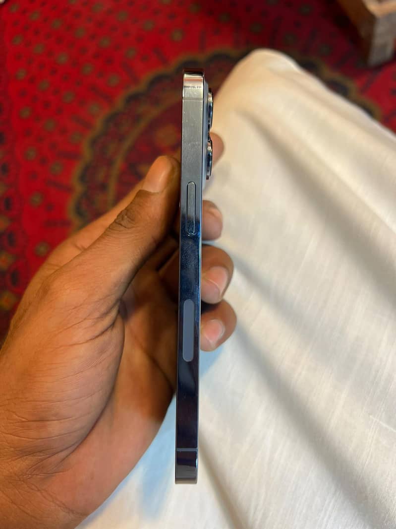 Apple iPhone 13 Pro 2