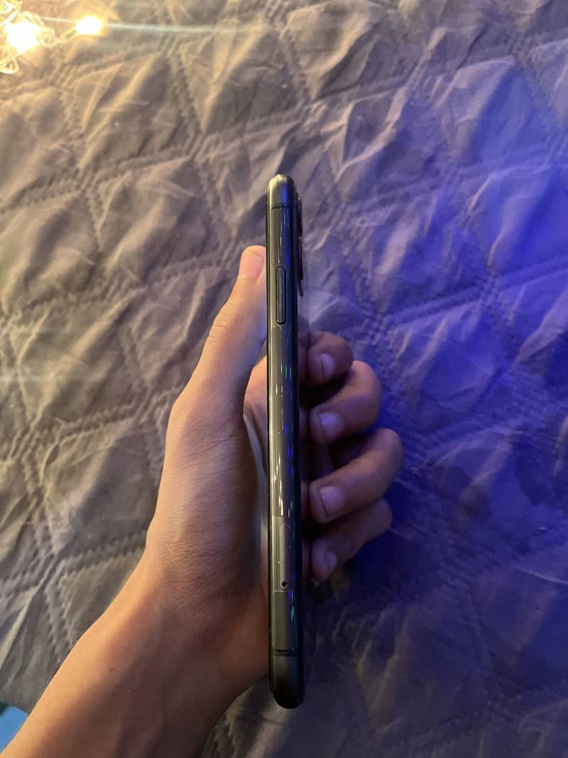 Apple iPhone 11 7
