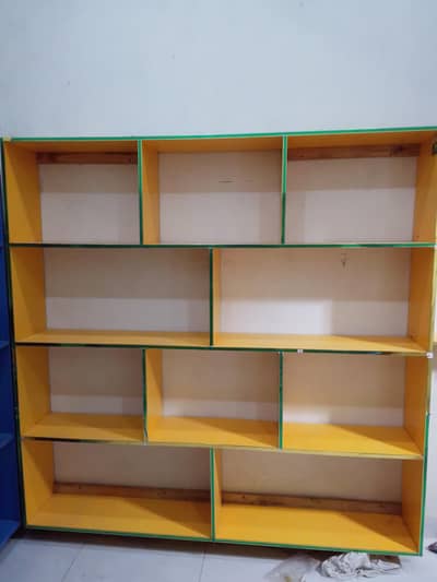 shop Almaari