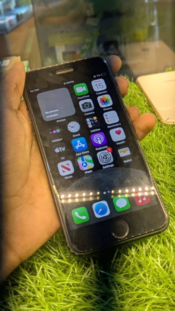 Apple iPhone SE 8