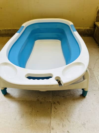 Baby bathing tub good condition video available