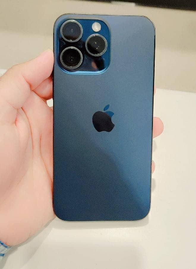 Apple iPhone 15 Pro Max 1