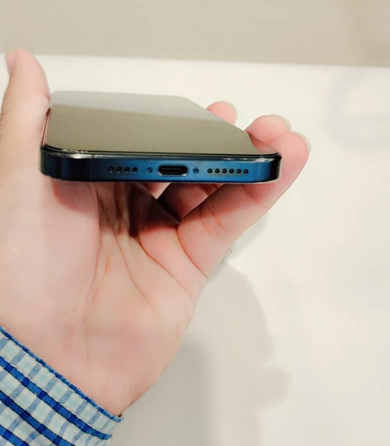 Apple iPhone 15 Pro Max 4