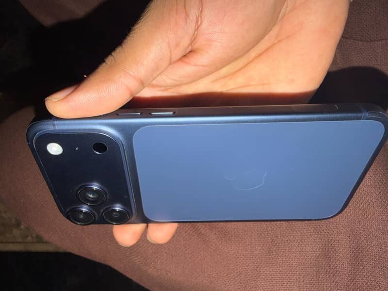 Apple iPhone 17 Pro Max 1