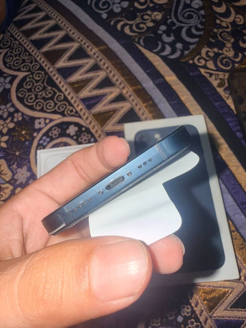 Apple iPhone 13 2