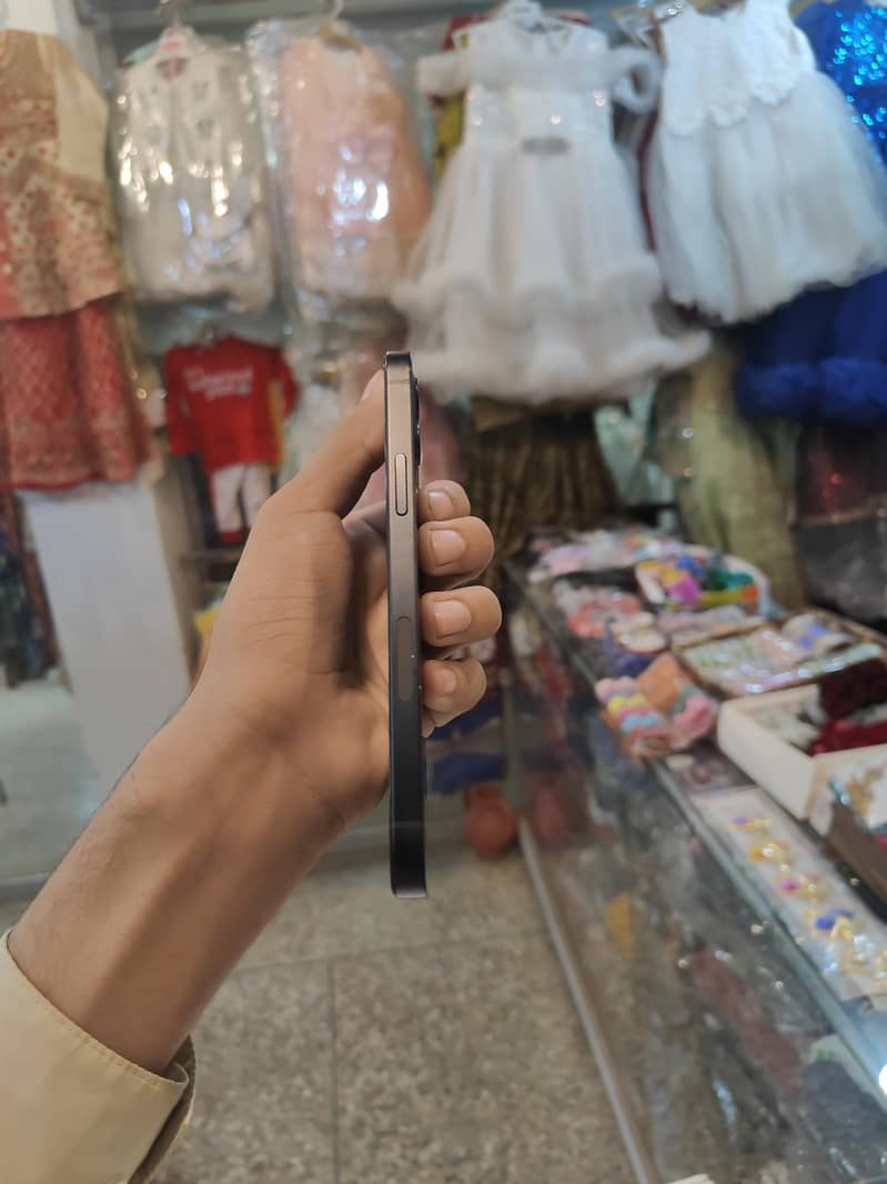 Apple iPhone 12 4