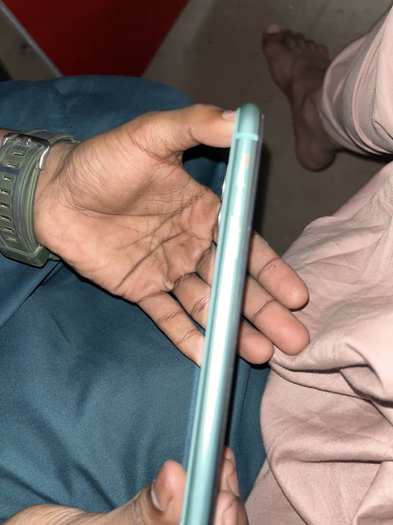 Apple iPhone 11 3