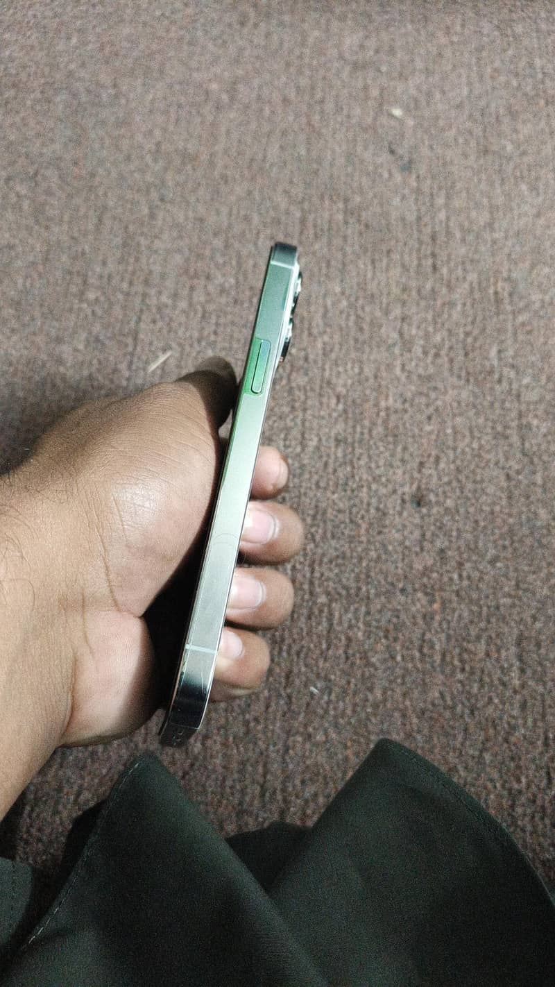 Apple iPhone 13 Pro 4