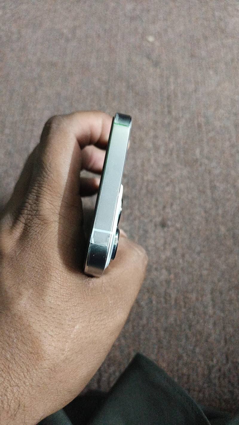 Apple iPhone 13 Pro 6