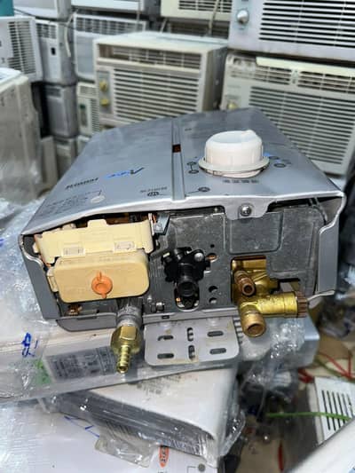 Fresh Stock Lpg and Sui gas Japani instant geyser