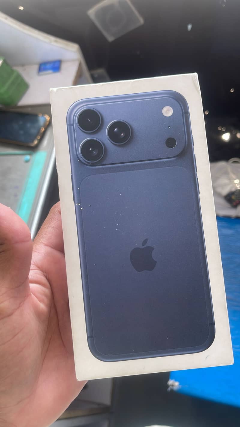 Apple iPhone 17 Pro Max 0
