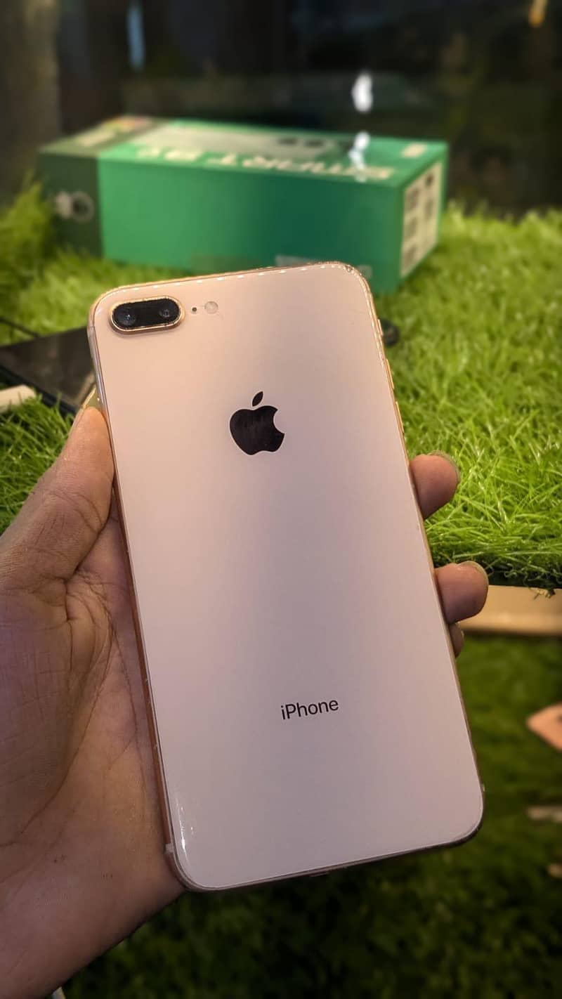 Apple iPhone 8 Plus 1
