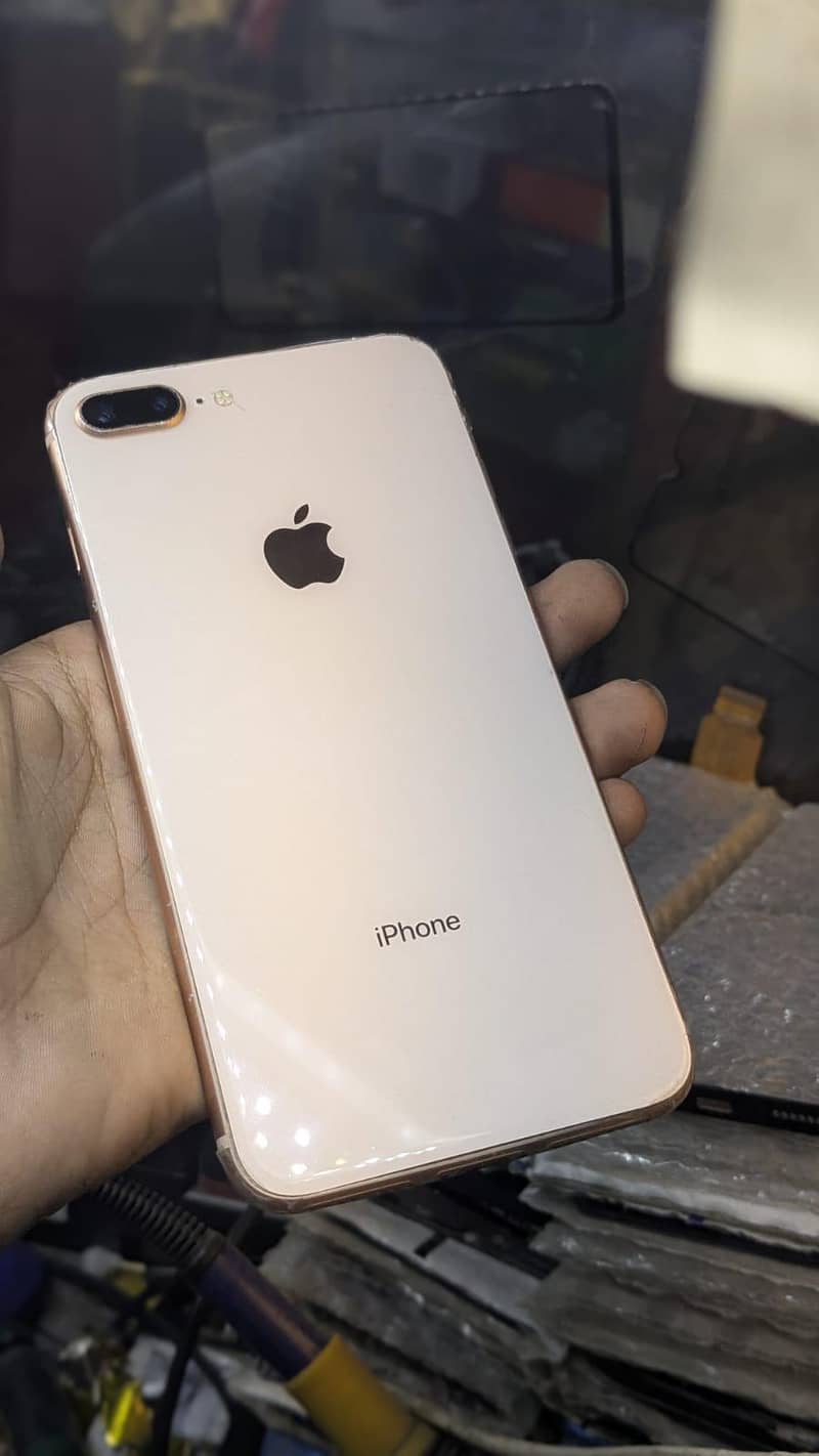 Apple iPhone 8 Plus 3